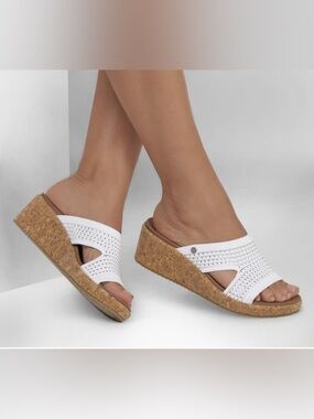 Skechers Arch Fit Beverlee "Sweet Lacey" Wedge Sandals White, EUC  38 (US 7-7.5)